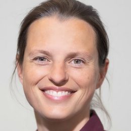 Dr. Babette Never headshot
