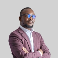 Stephen Oloh headshot